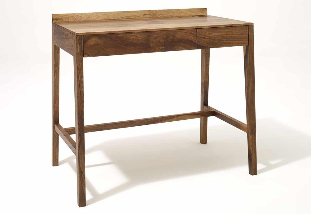 Moderner Schreibtisch Theo Light in hellem Holzdesign mit minimalistischer Formgebung von Sixay.