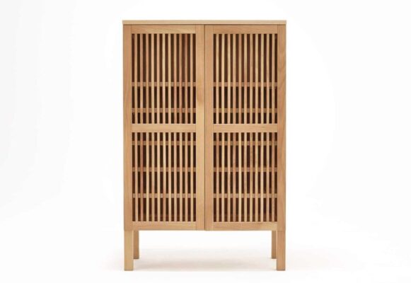 Moderner Schuhschrank Bob 2 in Weiß mit drei Klappen für stilvolle Flurgestaltung.