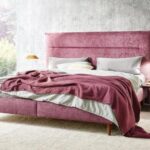 Modernes Capri Bett von Joka in elegantem Design für stilvolle Schlafzimmer.