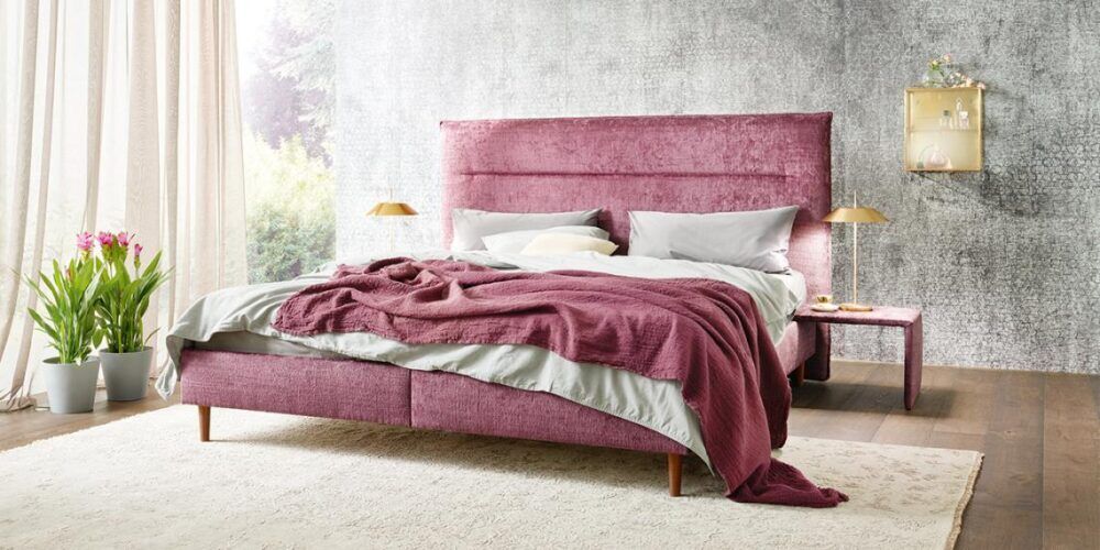 Modernes Capri Bett von Joka in elegantem Design für stilvolle Schlafzimmer.