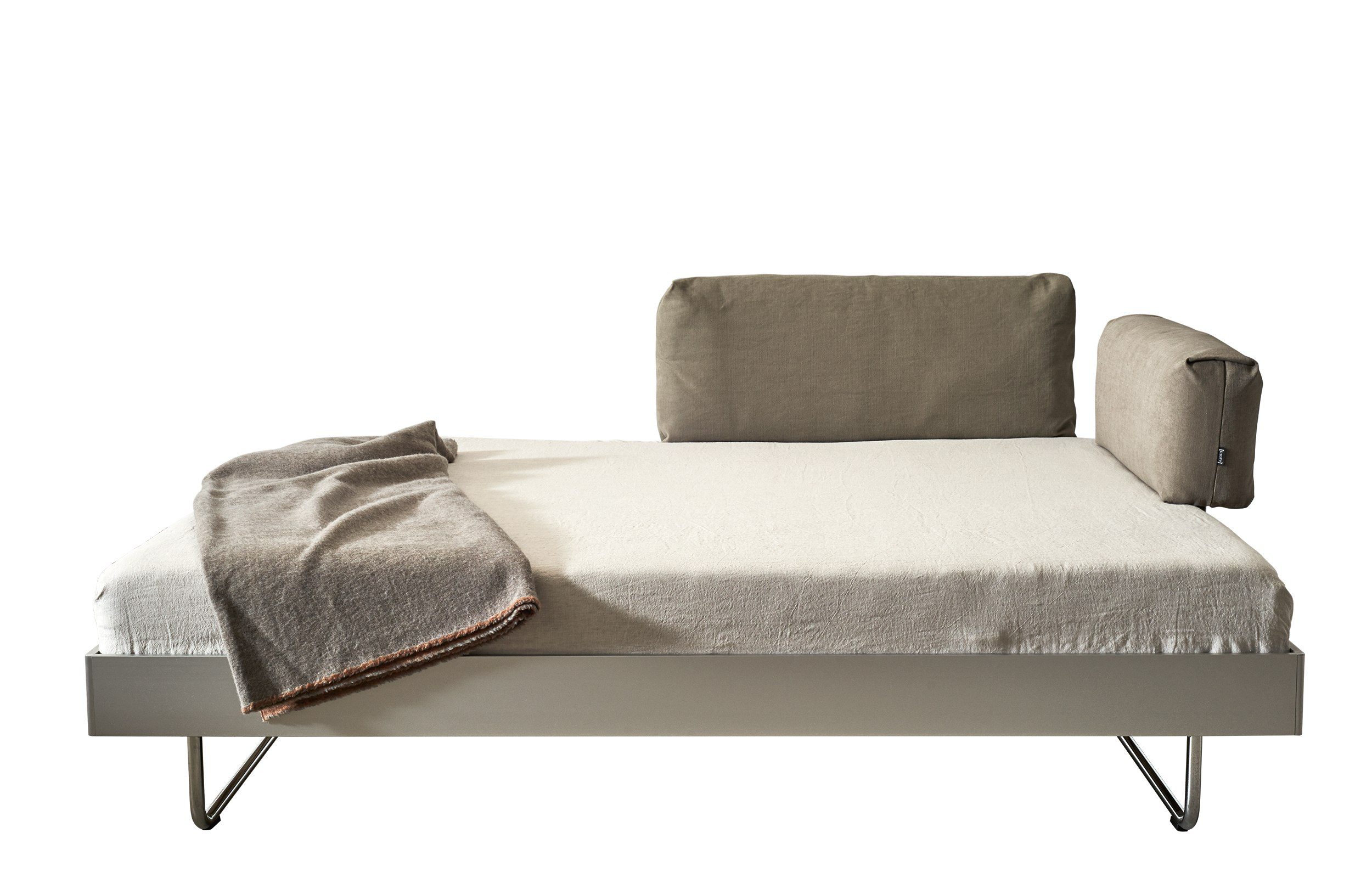 Modernes Doppelbett Nova 3 mit elegantem Design und hochwertigem Kopfteil