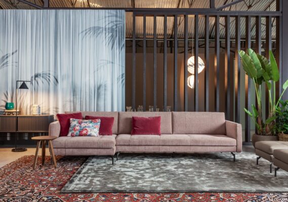 Modernes Flexteam Gap 2 Sofa mit flexiblem Design für stilvolle Wohnräume.