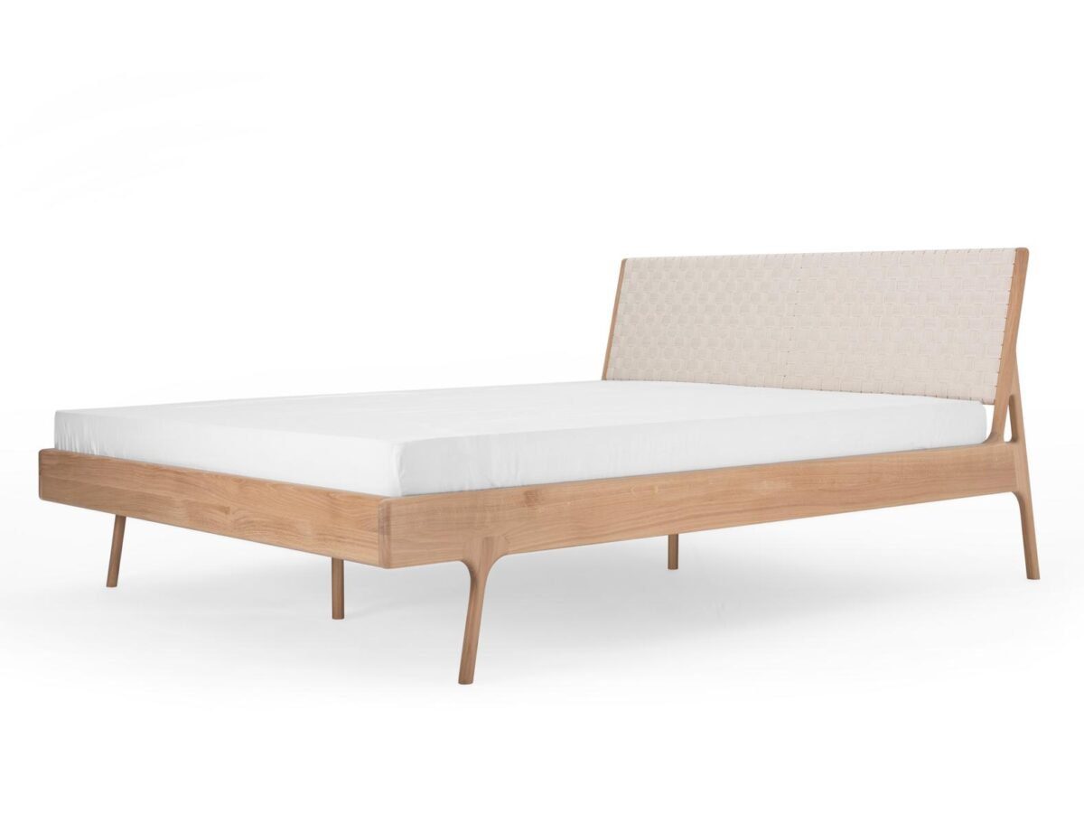 Modernes Gazzda Fawn Massivholzbett im skandinavischen Stil für zeitgemäße Schlafzimmer