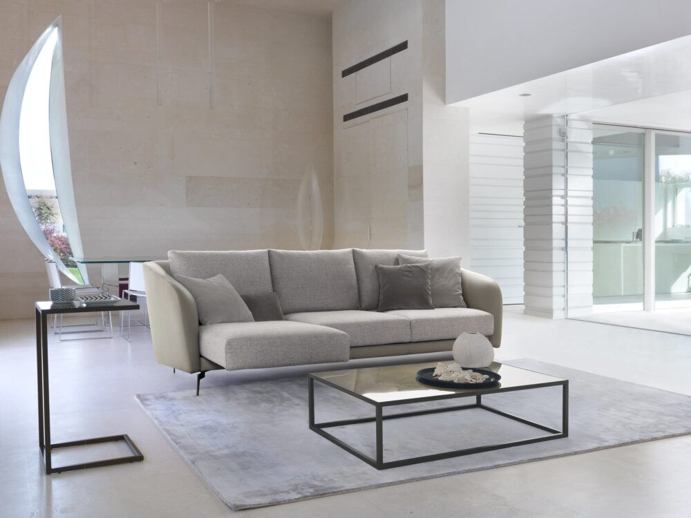 Modernes Gyform Volo 2 Sofa in elegantem Design für stilvolle Wohnzimmer.