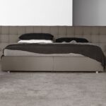 Modernes Kilt-Design Bett von Flexteam in elegantem Stil für zeitgemäße Schlafzimmer.