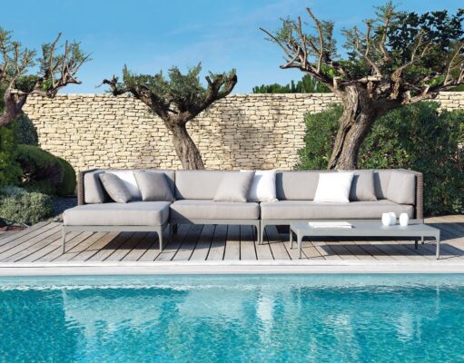 Modernes Outdoor-Sofa Infinity 1 von Ethimo mit elegantem Design für Terrasse und Garten.