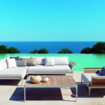 Modernes Outdoor-Sofa Meridien 8 von Ethimo für stilvolle Terrassen und Gärten.