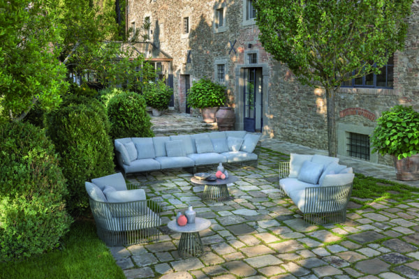 Modernes Outdoor-Sofa Venexia 5 von Ethimo für luxuriöse Gartenmöbel im Freien.