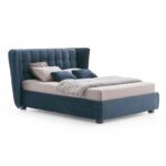 Modernes Polsterbett Aspen mit gepolstertem Kopfteil in elegantem Grau für stilvolle Schlafzimmer.