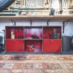 Elegantes rotes Designglas Nr. 18 von Konektra für stilvolle Getränke und moderne Tischkultur.