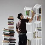 Modernes Wandregal Singles von Horm - stilvolle Aufbewahrungslösung für zeitgemäße Wohnräume.