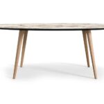 Moderner Esstisch von Novamobili mit eleganter Platte und minimalistischem Design.