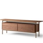 Moderne Chicago Kommode von Punt aus edlem Mehrschichtholz mit minimalistischem Design.