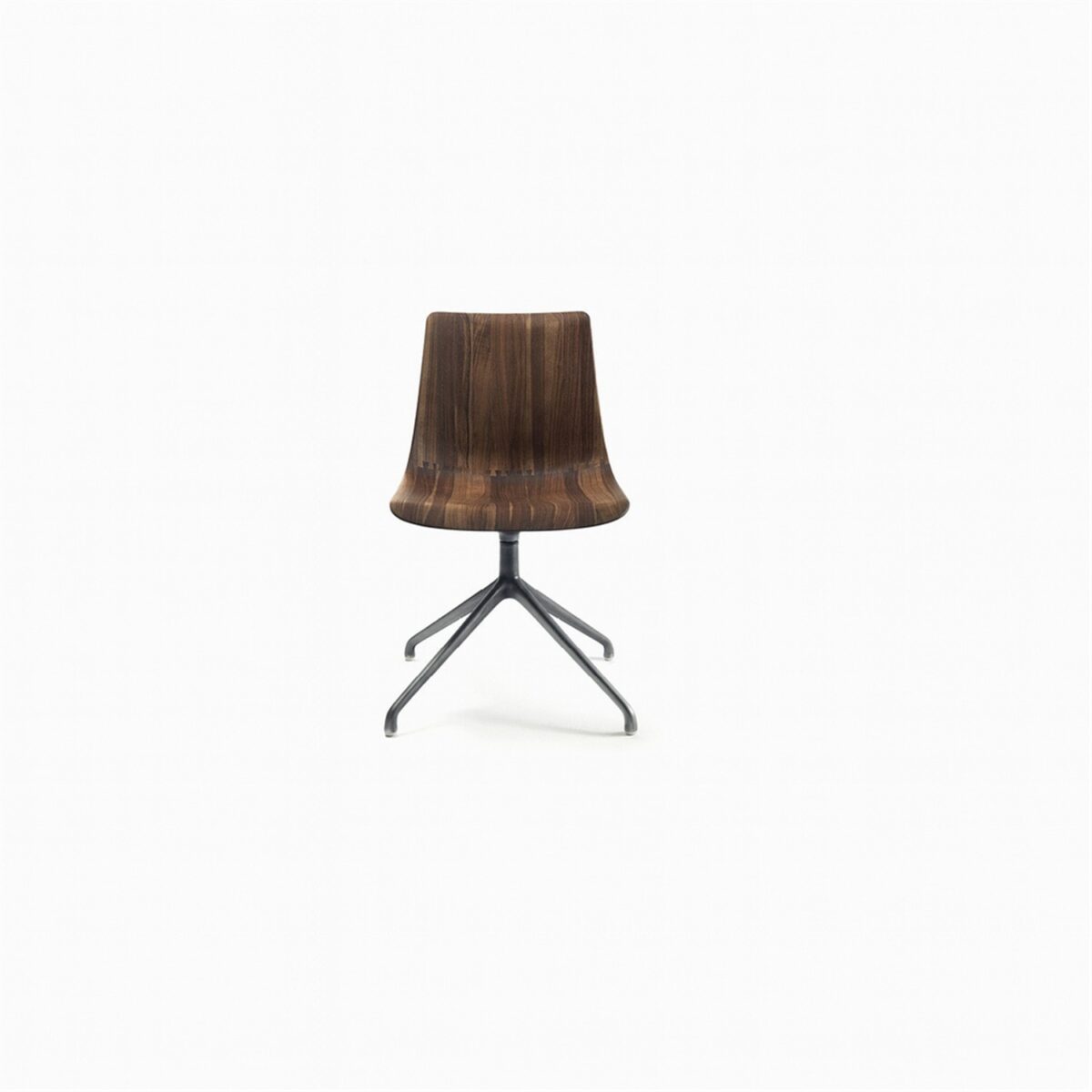 Moderner Materia Holzstuhl von RIVA 1920 mit elegantem Design und hochwertiger Verarbeitung.
