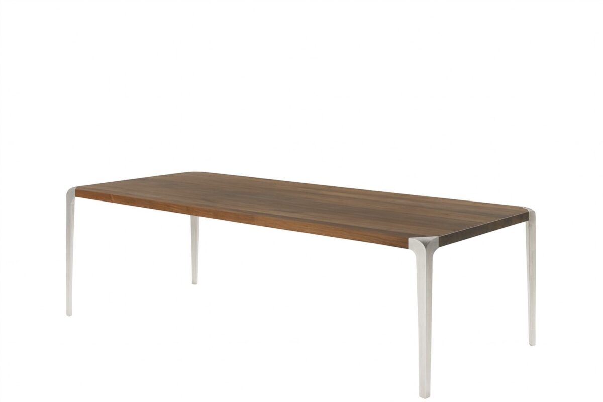 Eleganter Sleek Esstisch aus Massivholz von Riva 1920 mit modernem, minimalistischem Design.