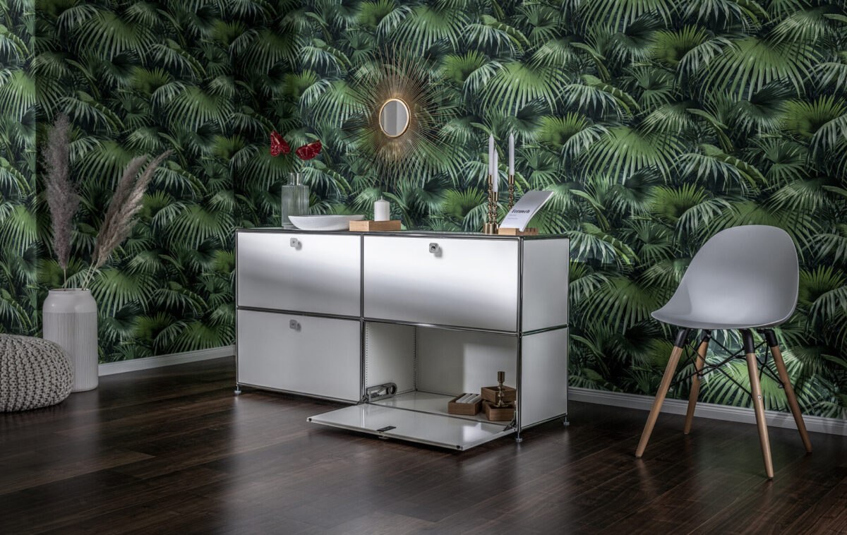 Abstrakte rubinrote und weiße geometrische Formen in moderner Kunstkomposition.