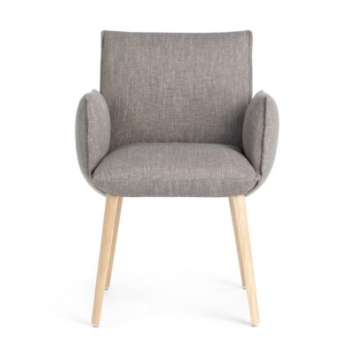 Software-Entwickler programmiert moderne Lösungen für digitale Transformation am Arbeitsplatz.