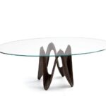 Moderner Lambda Tisch von Sovet Italia mit elegantem Design für stilvolle Wohnräume.