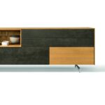Modernes Filigno Sideboard aus Massivholz von Team 7, entworfen von Designer Dominik Tesseraux.