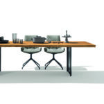 Moderner Team 7 Echt.Zeit Esstisch aus massivem Naturholz mit elegantem Design.