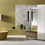 Elegante Wandgarderobe aus Glas von Tonelli Design für moderne Eingangsbereiche.