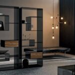 Modernes Glasregal Liber von Tonelli Design mit transparenten Böden und minimalistischem italienischen Design.