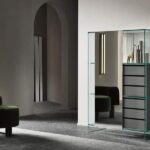 Moderner Shoji Madia Glasschrank von Tonelli Design mit eleganter Vitrinenfunktion