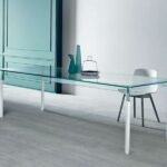 Moderner Perseo Glastisch mit elegantem Design von Tonelli, italienische Handwerkskunst.