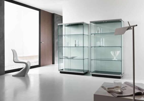 Elegante Glasvitrine Broadway von Tonelli Design für stilvolle Präsentation im modernen Wohnraum.