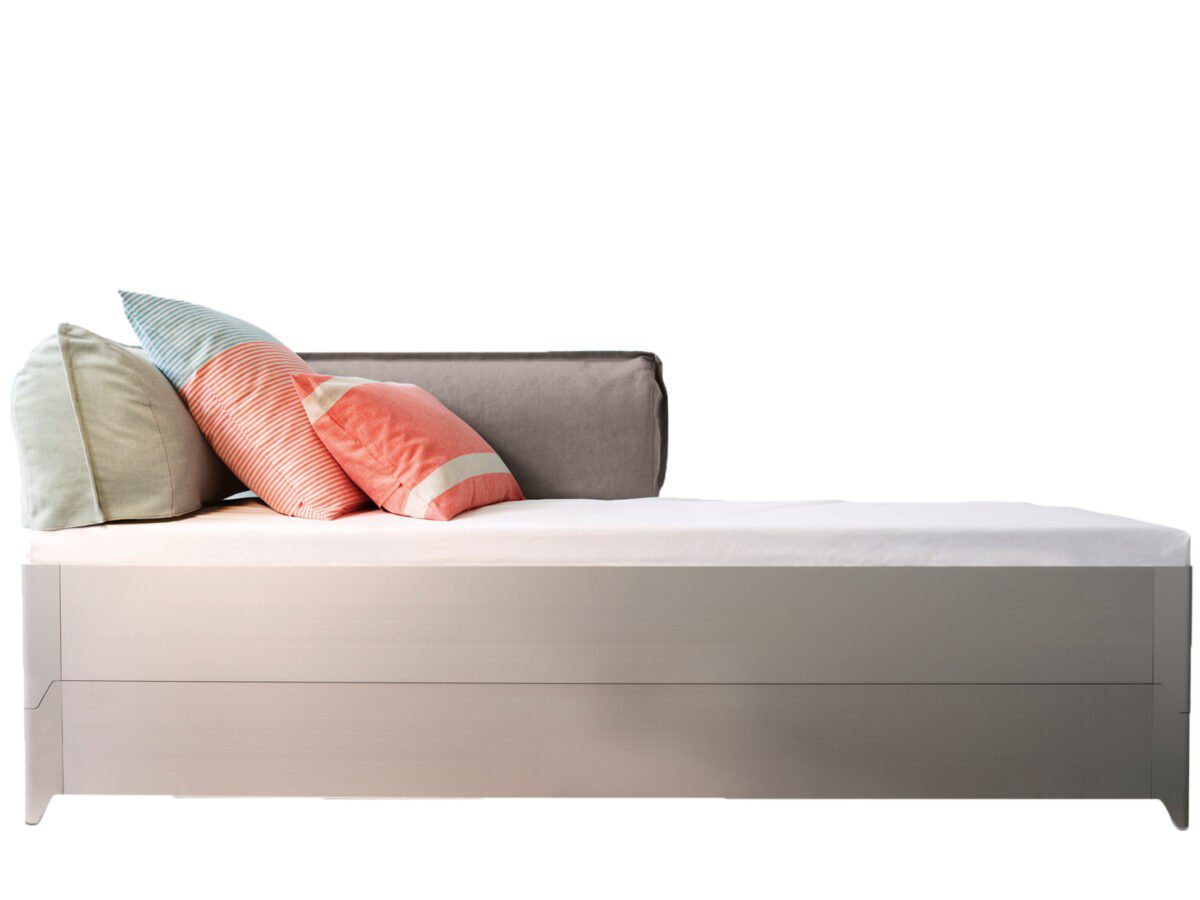 Weißes Stapelbett TORO mit zwei Etagen - ideal für kleine Kinderzimmer.