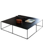 Moderner Zeus Noto Slim Irony Couchtisch mit minimalistischem Design und schlanker Metallkonstruktion.