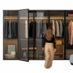 Moderner Aria Designschrank von Kristalia mit minimalistischem Stil für elegante Wohnräume.