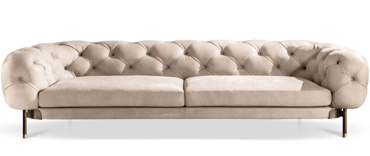 Luxuriöses Cantori Atenae Sofa mit eleganten geschwungenen Linien und hochwertiger italienischer Polsterung.