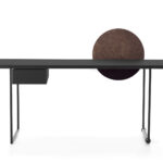 Eleganter Opinion Ciatti Macis Schreibtisch mit modernem Design für stilvolles Arbeiten im Büro.