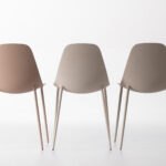 Mammamia Design-Stuhl von Opinion Ciatti mit charakteristischer Rückenlehne.