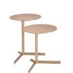 Eleganter Birdy Beistelltisch von Möller Design mit modernem, minimalistischem Design für stilvolle Wohnräume.