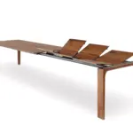 Eleganter Campa Tisch von Rodam mit modernem Design für stilvolle Wohnräume.