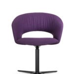 Moderner Calina Stuhl von Girsberger mit elegantem Design und hochwertiger Verarbeitung.