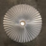 Exklusive Designer-Tapete Contrapagina von Wall & Deko für stilvolle Wandgestaltung.