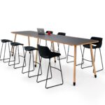 Moderne Büromöbel von Wini Winea Teams für flexible Arbeitsplätze und Teamarbeit.