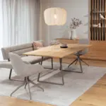 Moderner Miro Esstisch von Anrei mit eleganter Holzplatte und schwarzem Metallgestell.