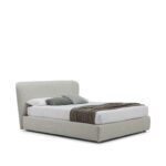 Elegantes Bolzan Karol Bett mit gepolstertem Kopfteil in modernem Design für stilvolle Schlafzimmer.