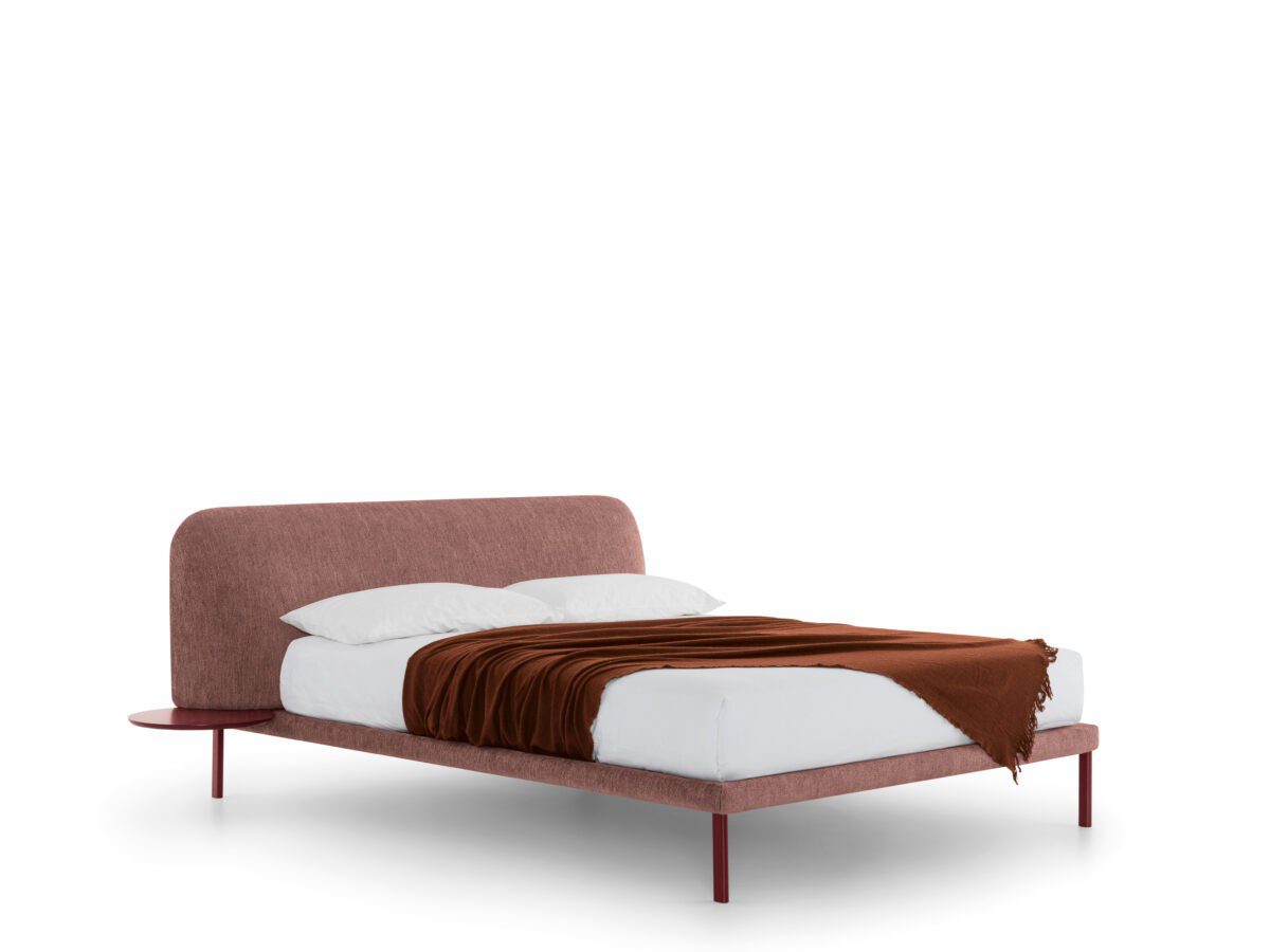 Modernes Marty Bett von Bolzan mit gepolstertem Kopfteil für stilvolles Schlafzimmer-Design.