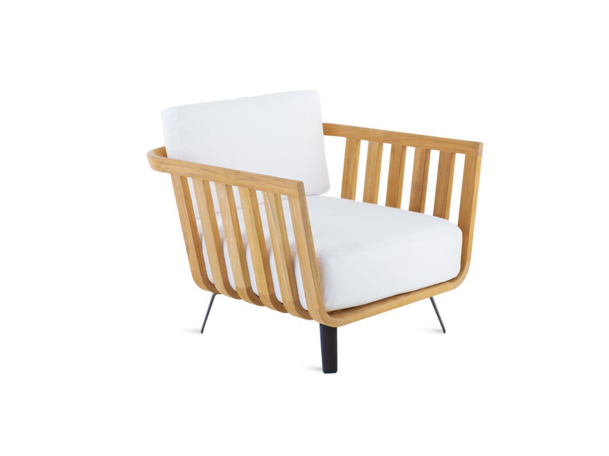 Elegantes Unopiù Welcome Outdoor-Sofa mit hellem Polster für Terrasse und Garten.