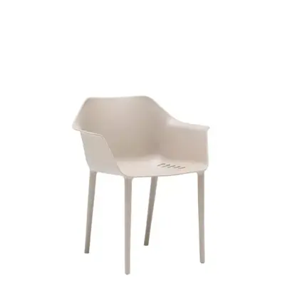 Moderner Gala Stuhl von Andreu World mit elegantem Design und hochwertiger Verarbeitung.