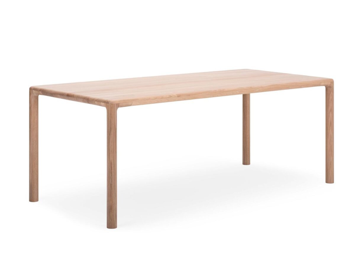 Gazzda Derven Esstisch aus massiver Eiche im skandinavischen Stil für modernes Wohnen.
