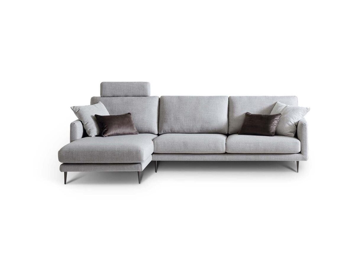 Praktischer Sofa-Organizer mit vielen Taschen für Fernbedienungen, Zeitschriften und Getränke.