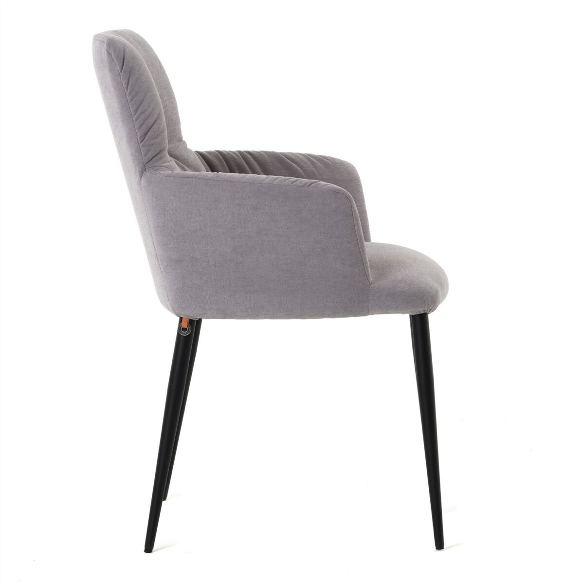 Person in tiefer Meditation umgeben von leuchtender, farbenfroher Aura und spiritueller Energie.