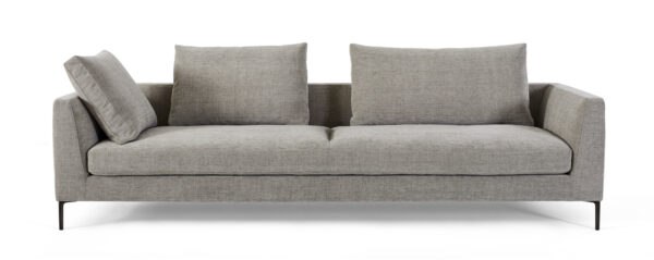 Elegantes Montis Daley Ledersofa mit schlanken Metallbeinen und zeitlosem Design.