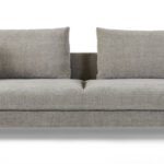 Montis Daley Ledersofa in elegantem Design mit filigranen Metallbeinen für stilvolle Wohnräume.